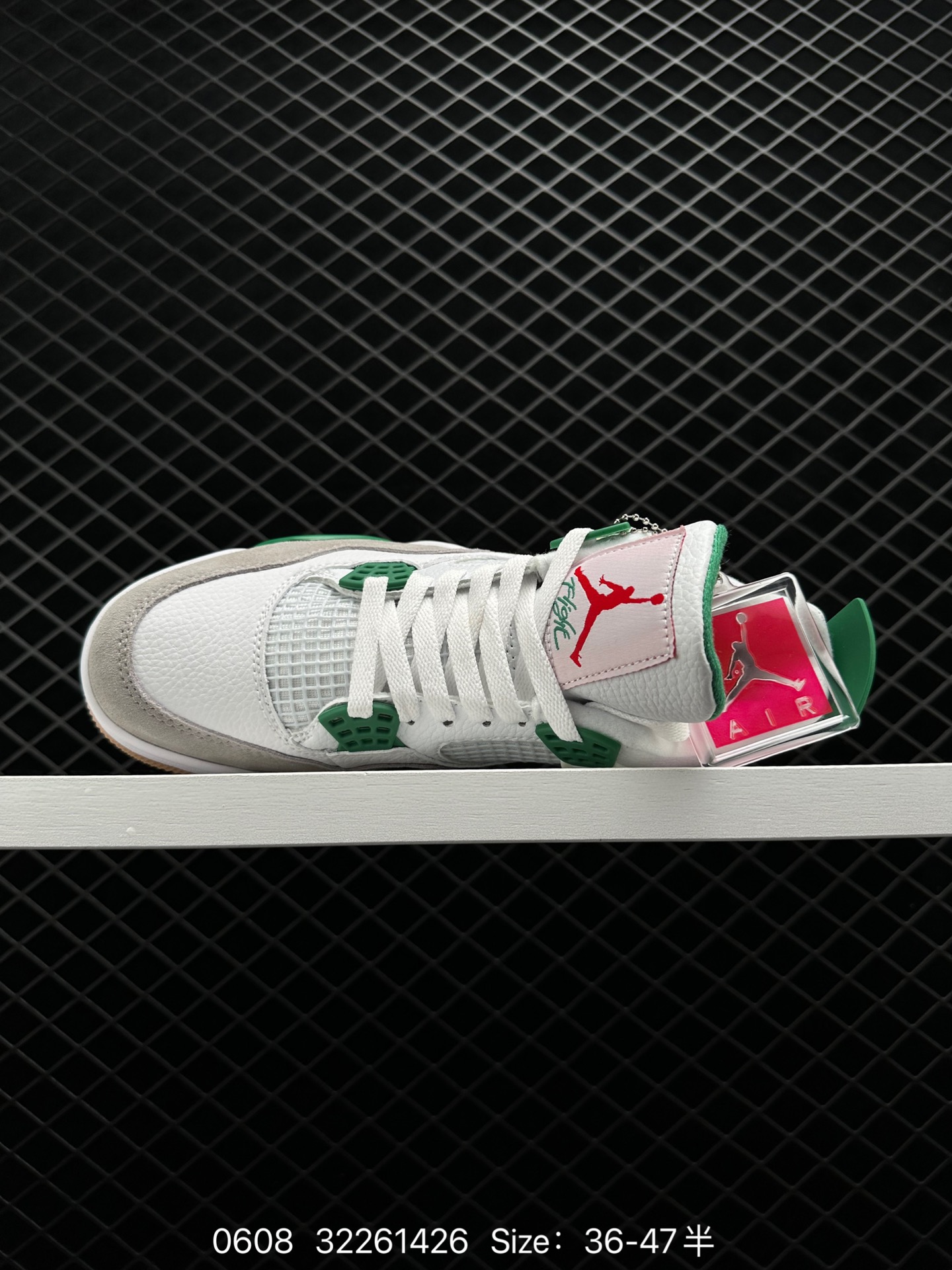 Nike SB x Air Jordan 4 Retro